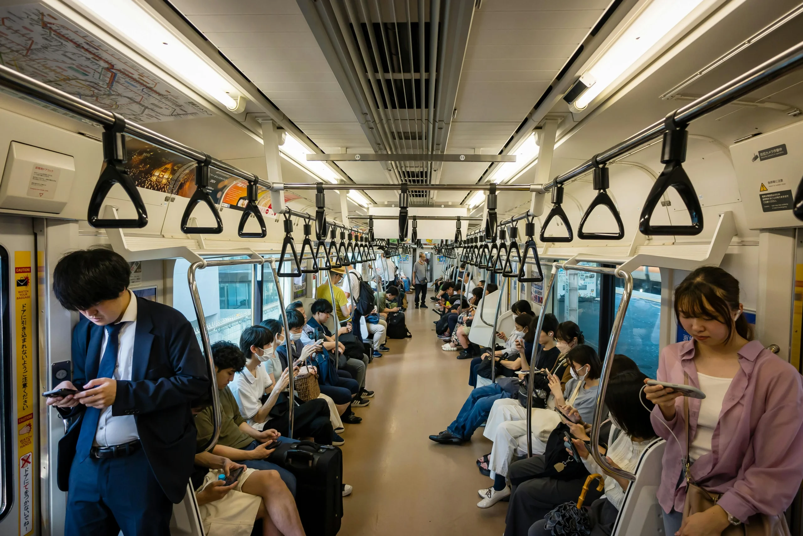 Viajando en tren en Japón - transporte público etiqueta